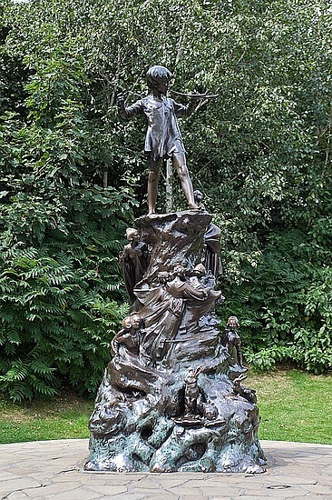 Socha Petra Pana.jpg